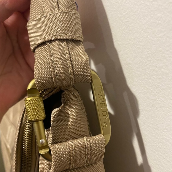 NWOT Travelon Anti Theft Quilted Bag with RFID Wallet - Picture 10 of 14